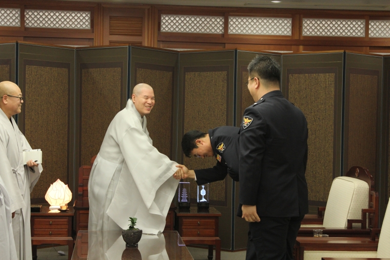 2014.12.29_문화재 환수 관련 경찰관 인사 (1)